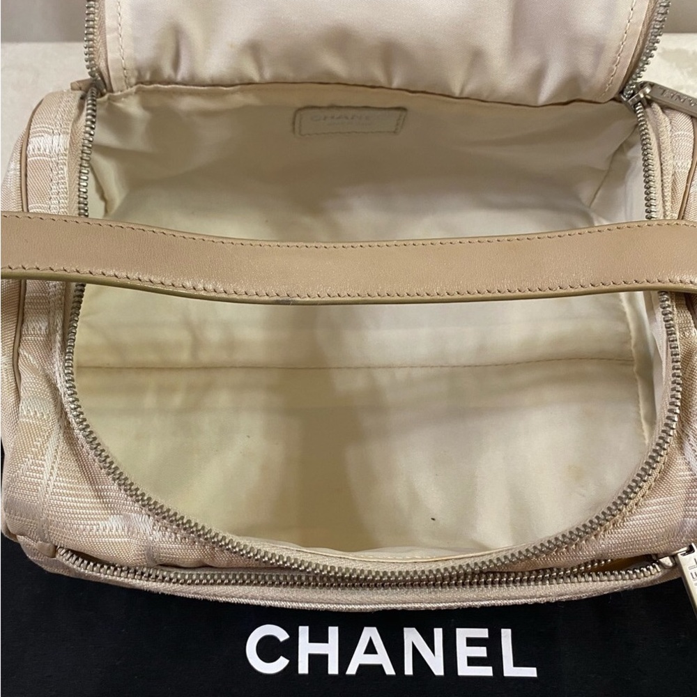 🆕 Chanel cc " new travel line" collection, Vanity Bag👜 - Picture 11 of 15